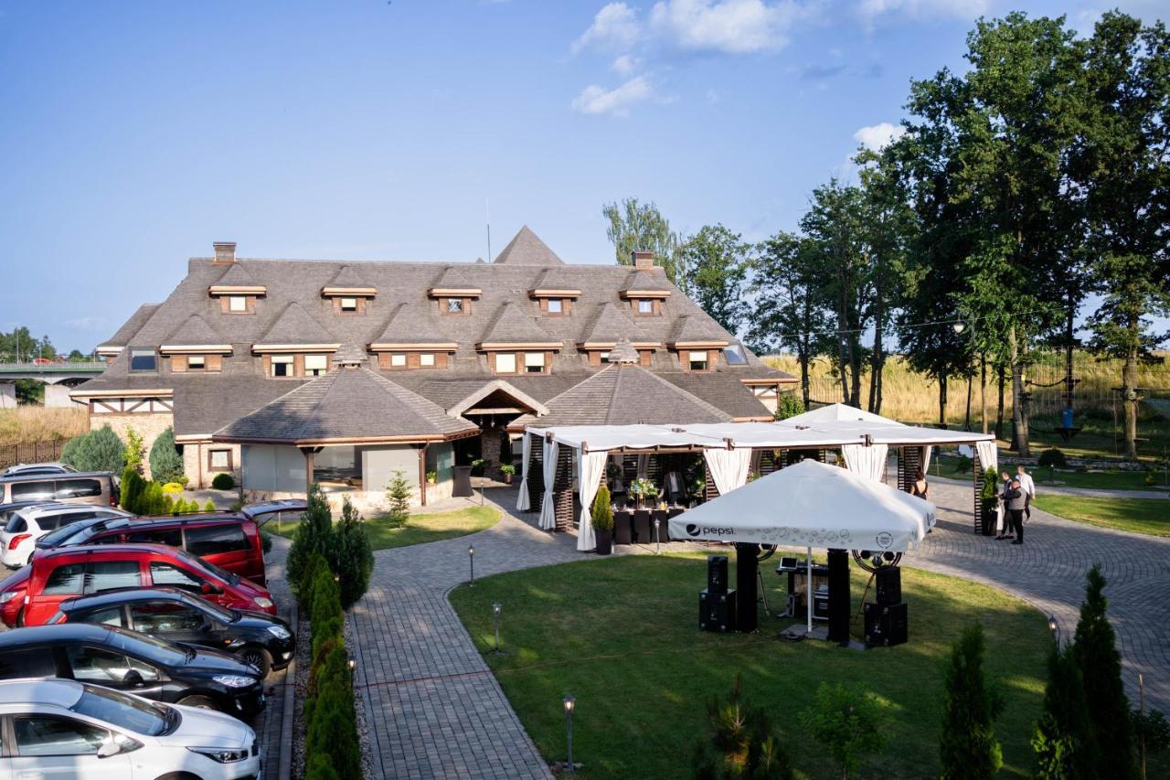 Hotel & Spa **** Kasztel ウニエユフ エクステリア 写真