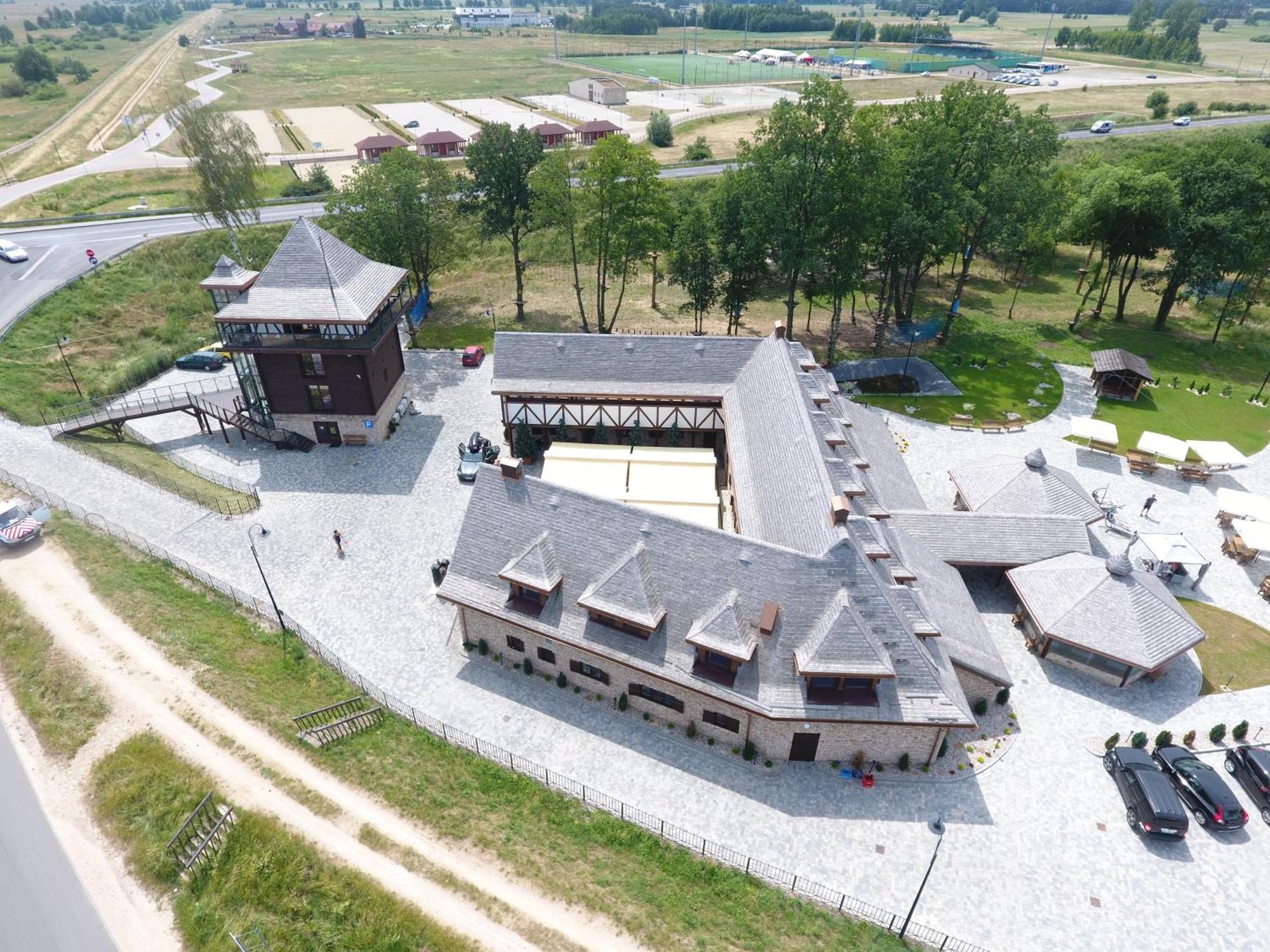 Hotel & Spa **** Kasztel ウニエユフ エクステリア 写真