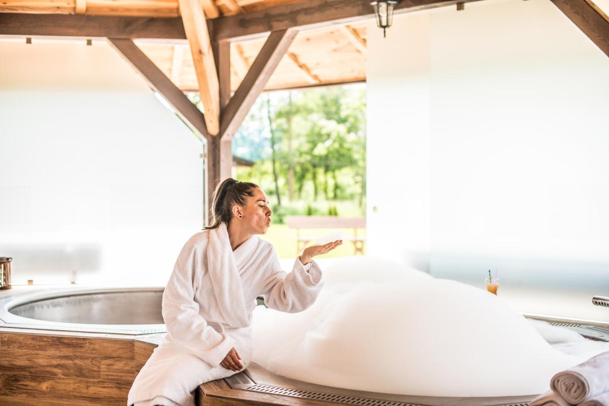 Hotel & Spa **** Kasztel ウニエユフ エクステリア 写真