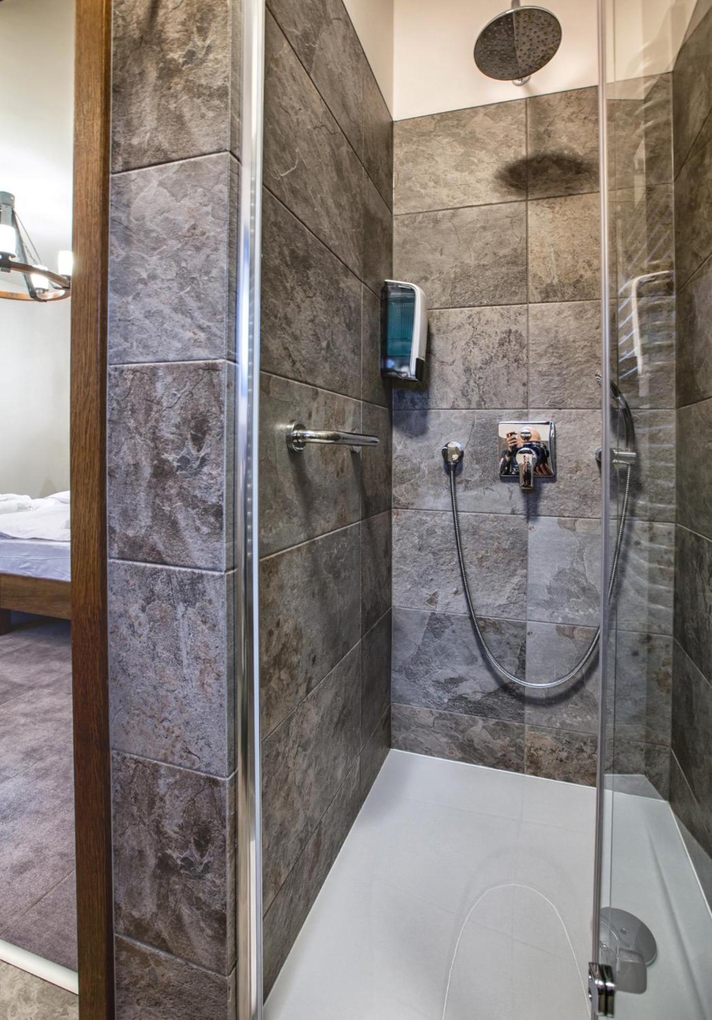 Hotel & Spa **** Kasztel ウニエユフ エクステリア 写真