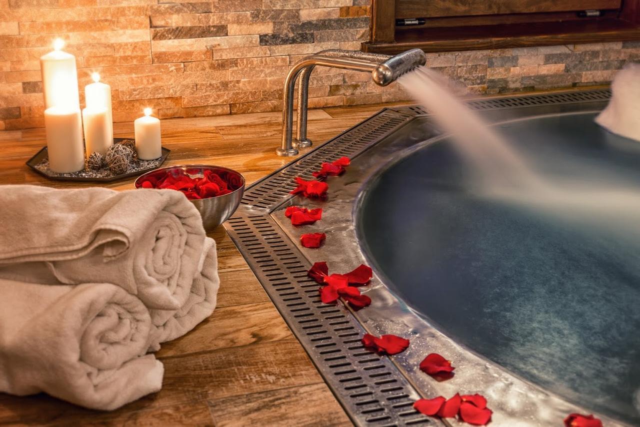 Hotel & Spa **** Kasztel ウニエユフ エクステリア 写真